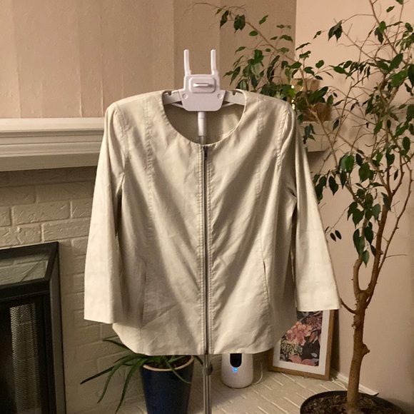 Eileen Fisher L ivory silk lined zip up jacket. Light faux leather shell. - Picture 2 of 7